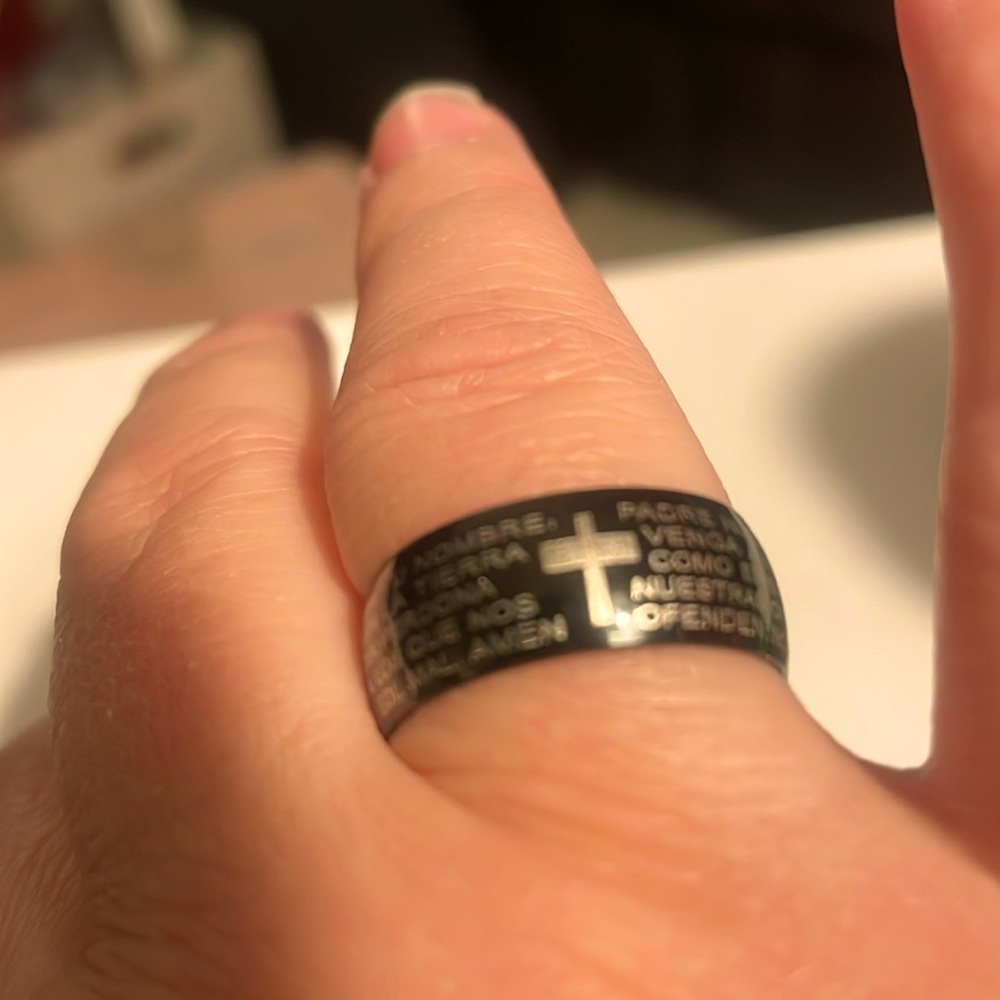 The lords prayer ring in Spanish size 8 black and gold